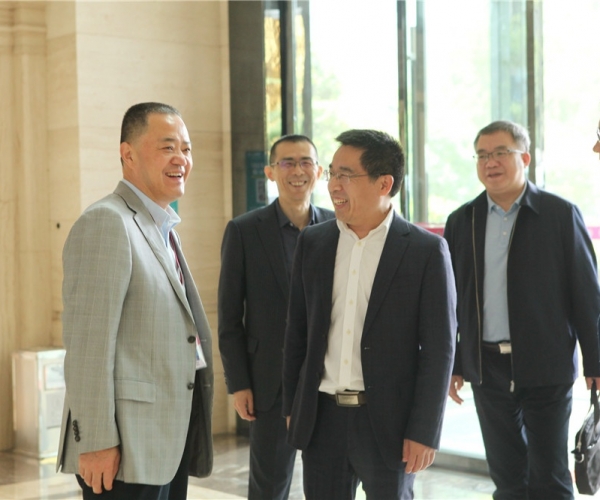 商务部国家茧丝绸协调办公室副司长陈平，，，，，河池市委常委、副市长杜际鹏莅临调研指导