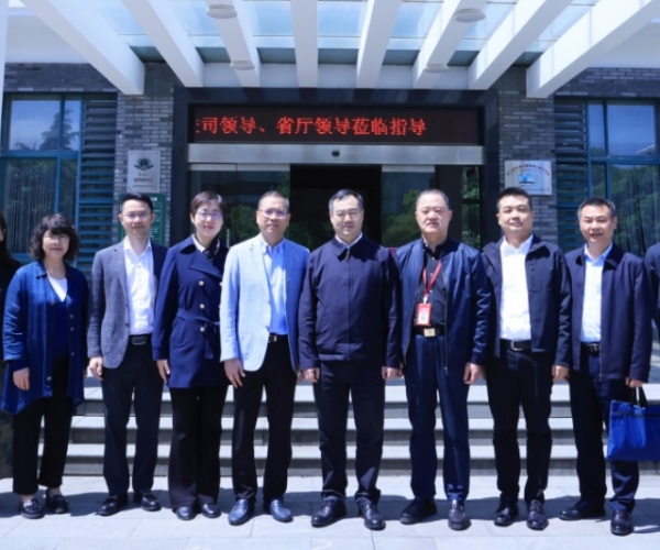 国家商务部消耗增进司（国家茧丝办）副司长安宝军向导一行莅临调研