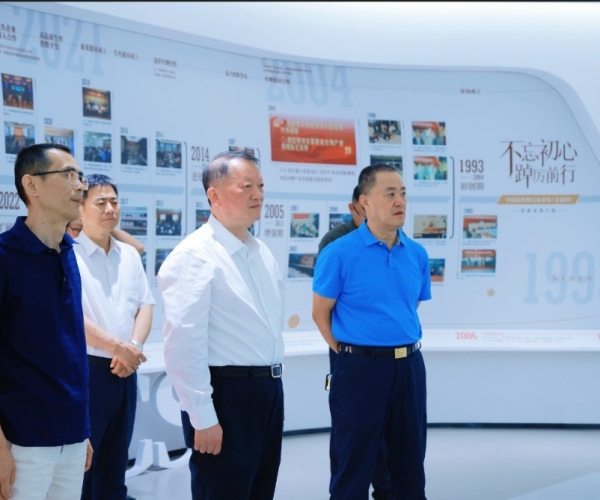 ?陈利众主席带队调研尊龙新版人生就是博丝绸，，，，，赋能丝绸经典工业?