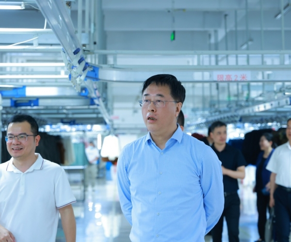 农行总行田继敏向导一行调研尊龙新版人生就是博丝绸 共探银企相助新机缘